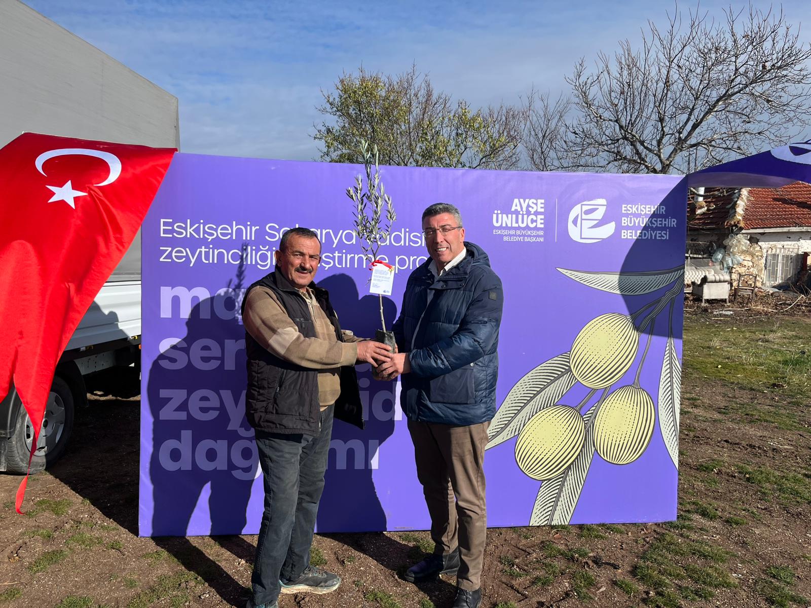 Eskişehir’de üreticilere mavi sertifikalı zeytin fidanı dağıtıldı