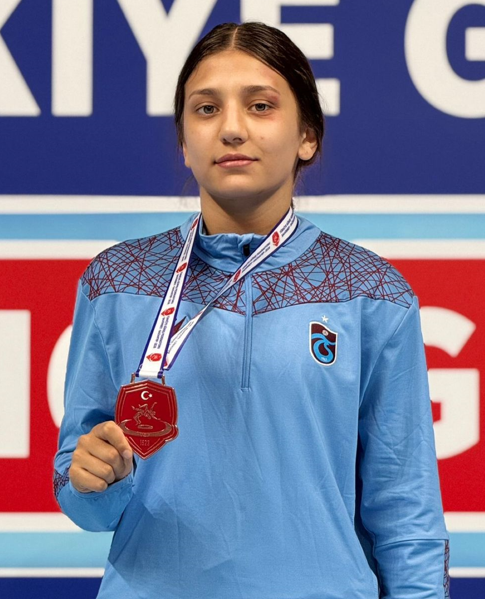 Büyükşehirin sporcularından bir altın bir bronz madalya