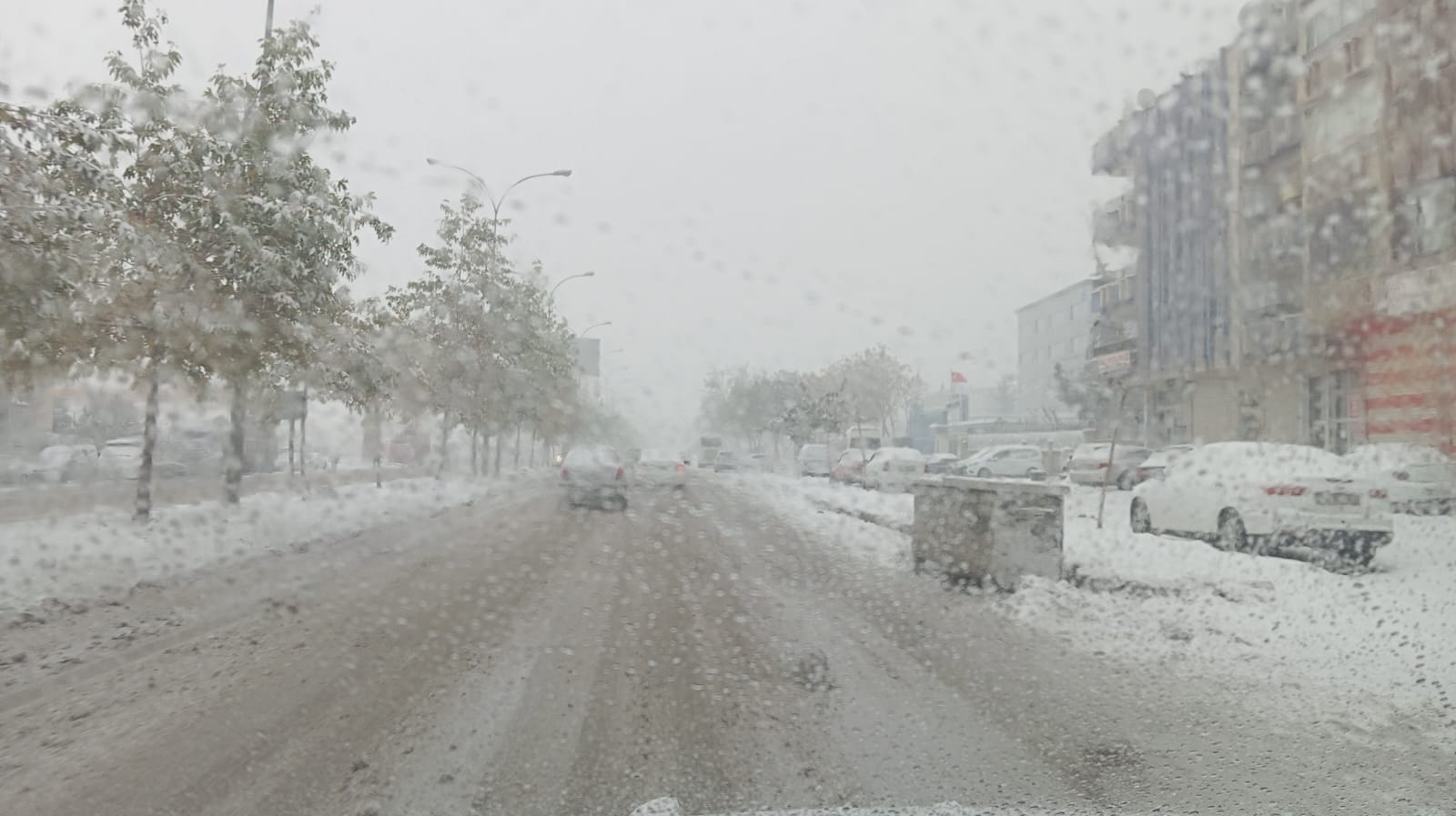 Şanlıurfa’da kar ve tipi nedeniyle bazı yollar trafiğe kapatıldı