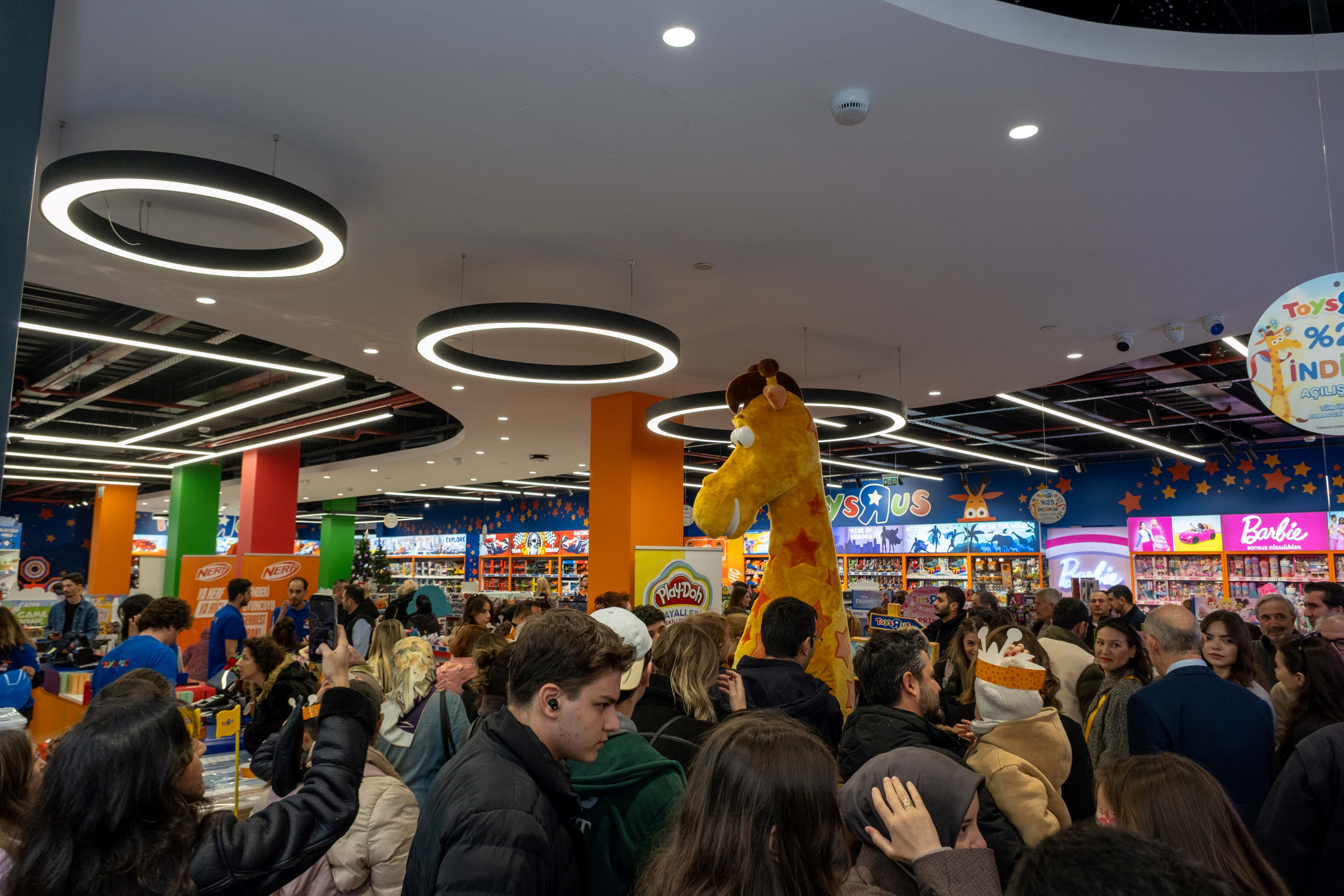 Toys“R”Us Türkiye ilk mağazasını Terminal Kadıköy’de açtı