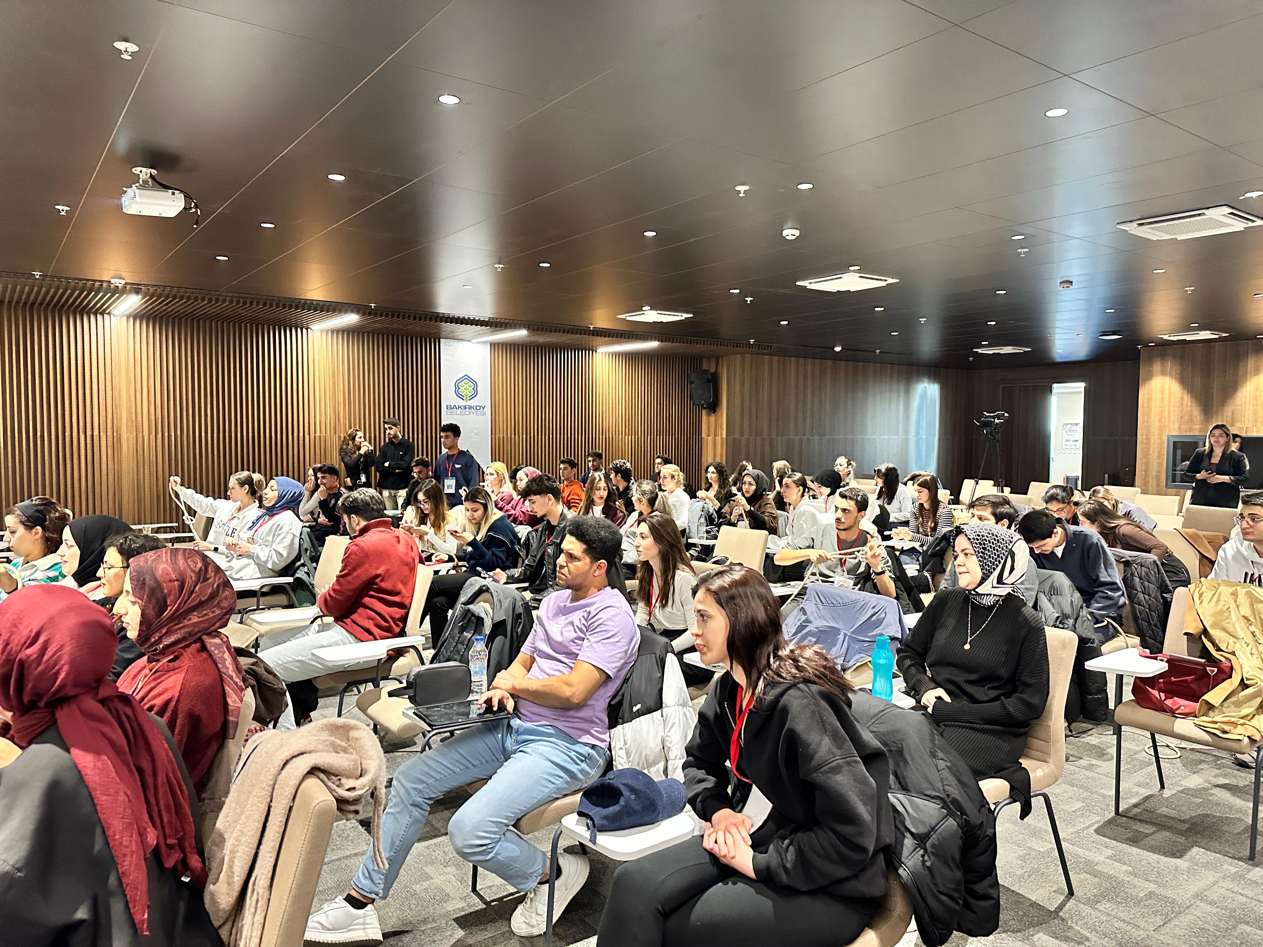 Bakırköy Belediyesi’nden hemşirelik öğrencilerine yönelik afet eğitimi