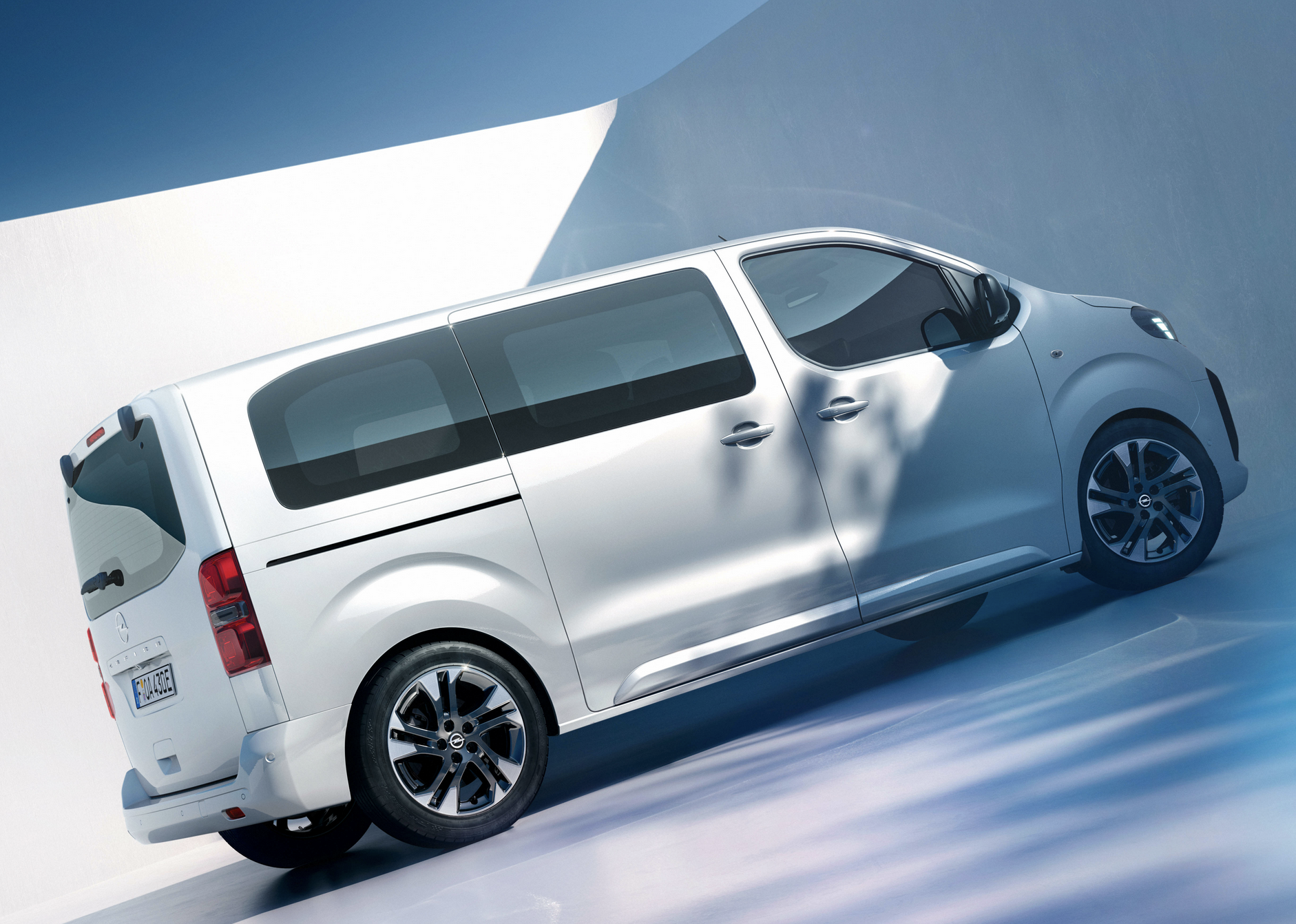 Opel Zafira ve Vivaro’nun yerli üretim versiyonları satışa sunuldu