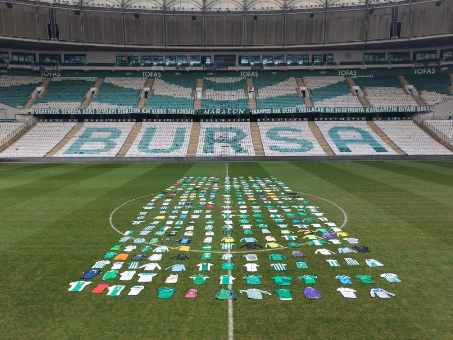 Bursaspor formaları sahaya serildi