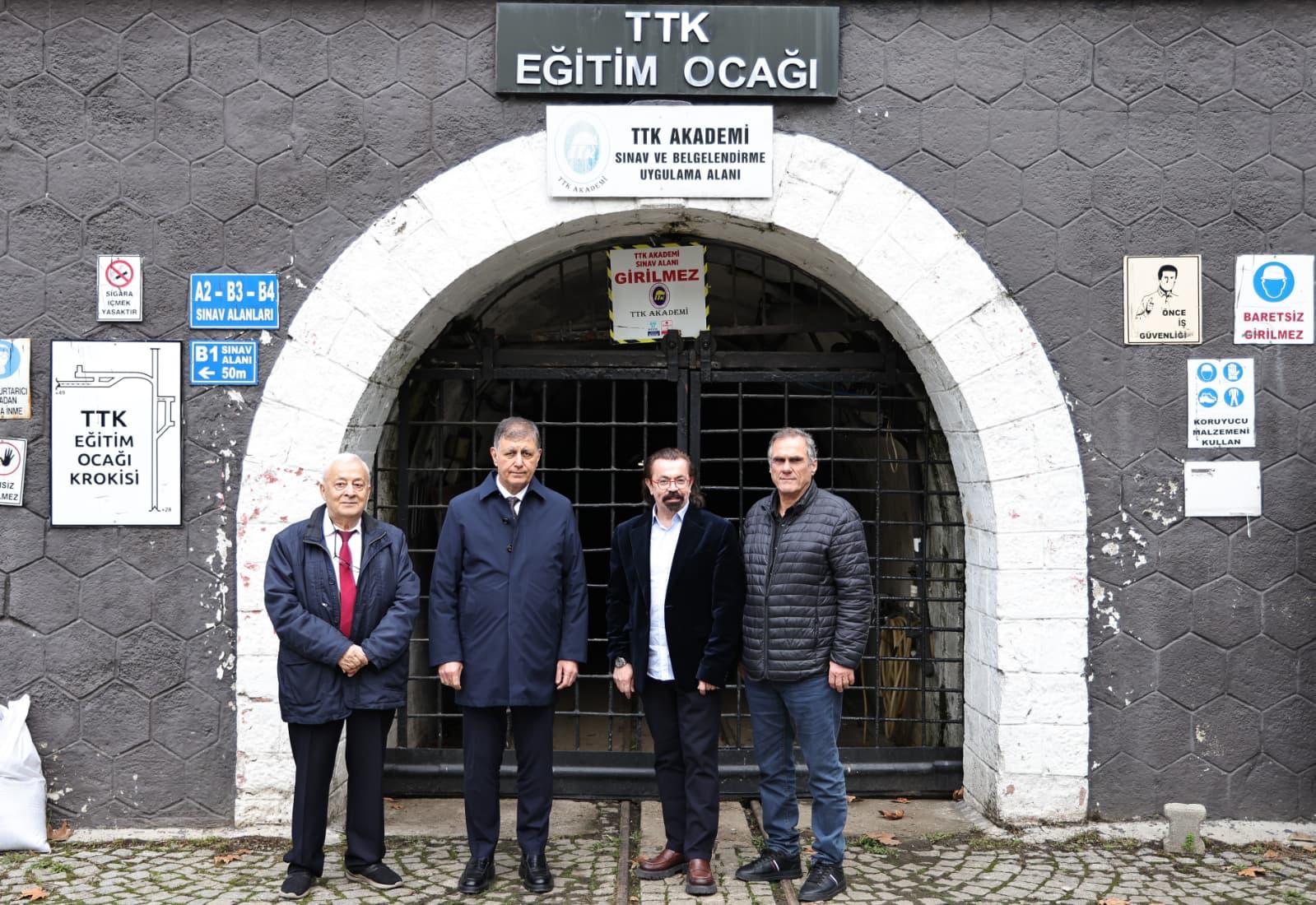 Başkan Tugay, Zonguldak’ta düzenlenen sağlık zirvesine katıldı