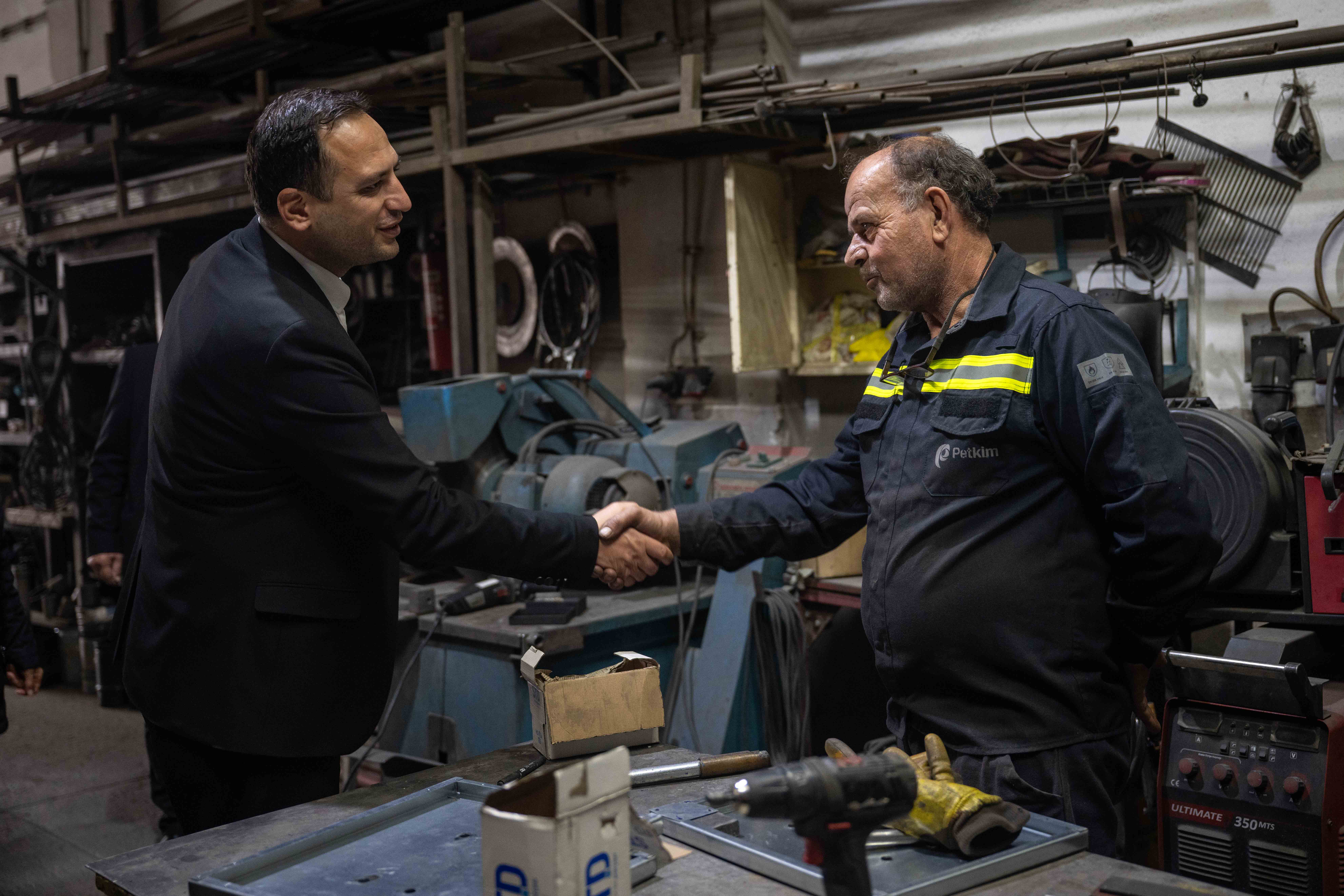 Başkan Eşki, Çamdibi’nde esnaf ve vatandaşlarla buluştu