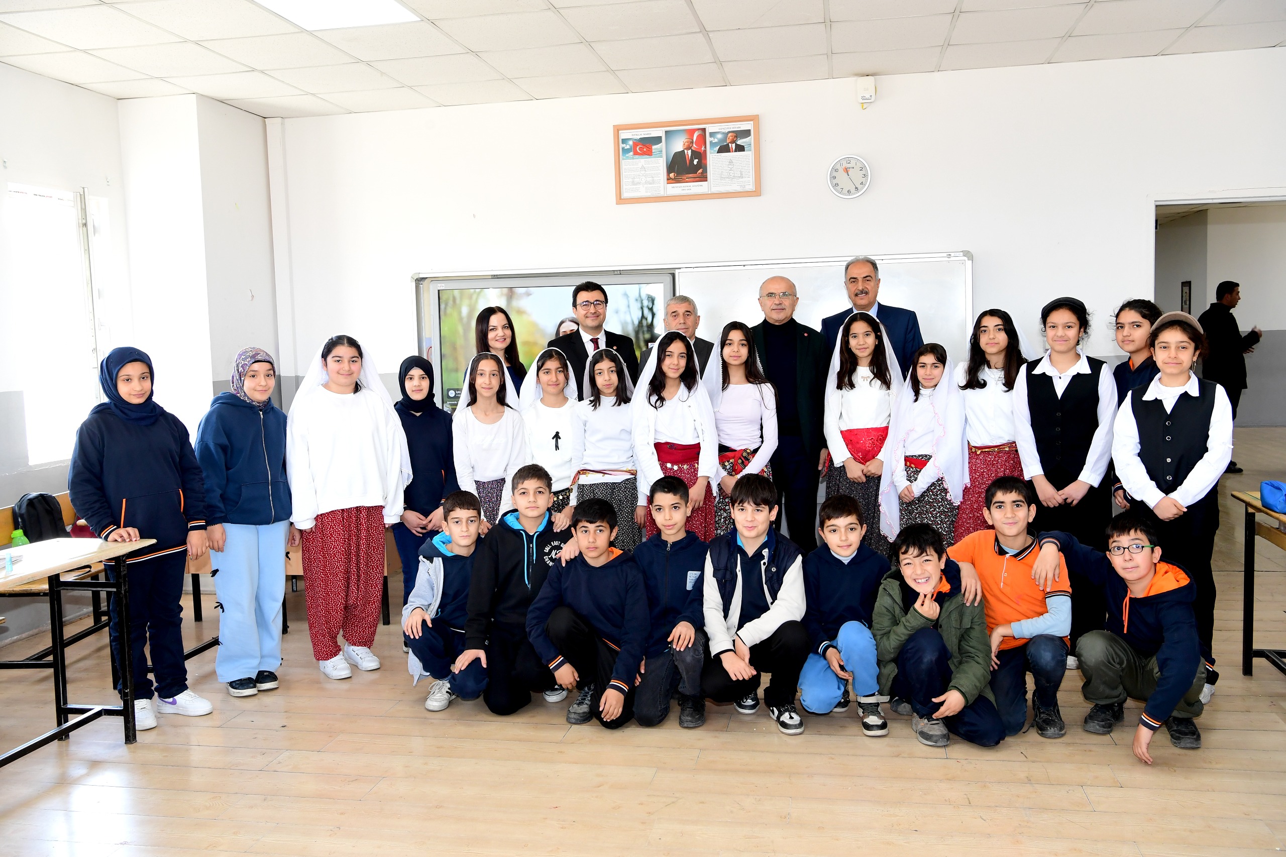 Başkan Er, Elmasuyu İlk ve Ortaokulunu ziyaret etti