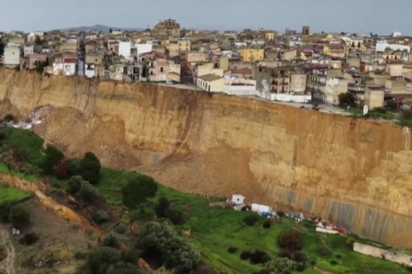 Sicilya’nın Niscemi kentinde heyelan sonrası binden fazla kişi tahliye edildi