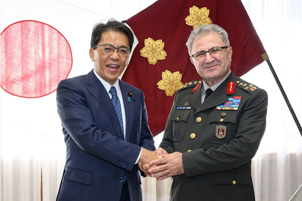 Kara Kuvvetleri Komutanı Tokel, Japonya’da