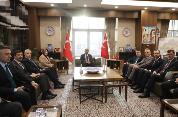 Başkan Kahveci, Bakan Tekin ile görüştü