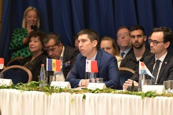 Popșoi: Holokost kurbanlarının anısını onurlandırıyoruz