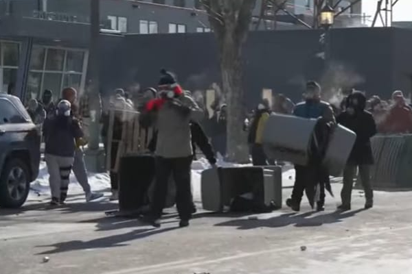 Minneapolis’te federal ajanlar tarafından vurulan bir kişi öldü