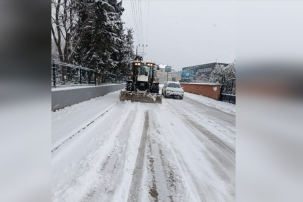 Nilüfer’de karla mücadele çalışmaları devam ediyor