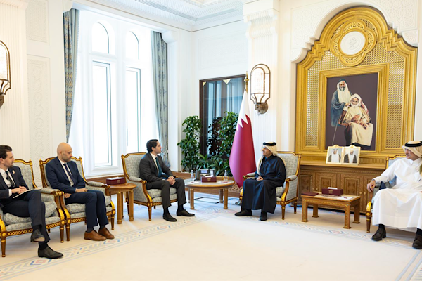 Katar Başbakan ve Dışişleri Bakanı Al Sani, ABD DFC CEO’su Black ile görüştü