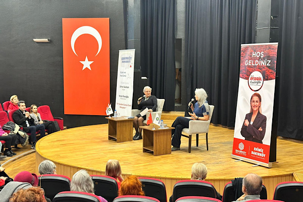 Bakırköy Muhabbeti söyleşilerinde yazar Defne Suman ağırlandı