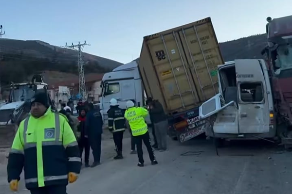 Hatay’da zincirleme trafik kazası