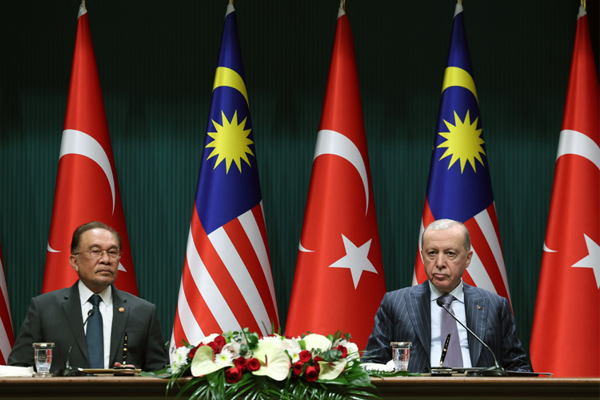 Cumhurbaşkanı Erdoğan’dan Malezya Başbakanı İbrahim’e Cumhuriyet Nişanı