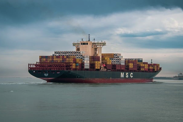 Çanakkale Boğazı’dan geçen konteynır gemisi makine arızası yaşadı