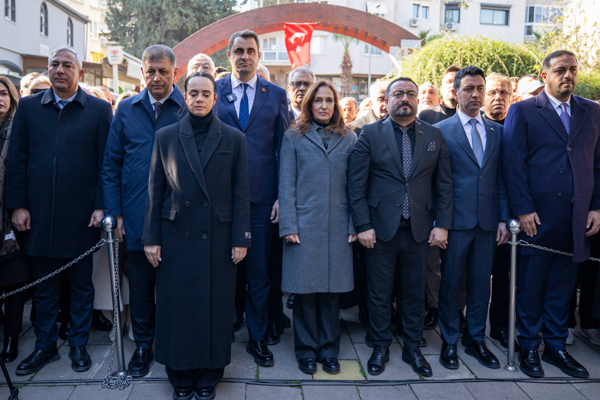 Zübeyde Hanım, Karşıyaka’daki anıt mezarı başında anıldı