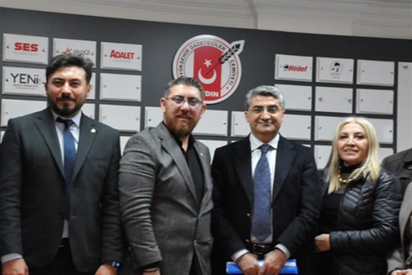 Ekmen: Yerel basın toplumun nefes borusudur