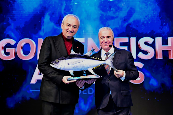 Başkan Mesut Kocagöz’e ”Golden Fish Awards” ödülü verildi