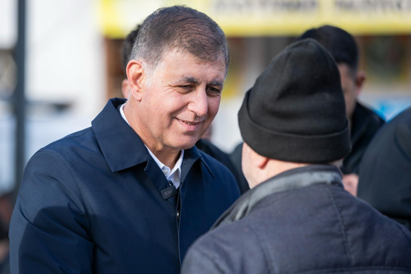 Başkan Tugay: Emeklilerimizi ayrı bir yere koyuyoruz