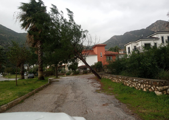 Marmaris’te yağmur nedeniyle çalışmalar sürdürülüyor