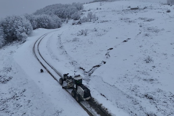 Samsun’da kar yağışı sonrası 346 mahalle yolu ulaşıma açıldı