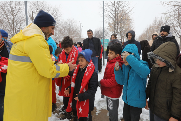 Gaziantep Büyükşehir Belediyesi’nden çocuklara kar hediyesi