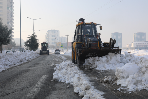 Diyarbakır’da karla mücadele çalışmaları