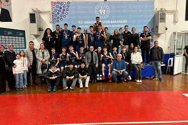 Çayırova Belediyesi U-18 Basketbol Takımı Kocaeli il ikincisi oldu