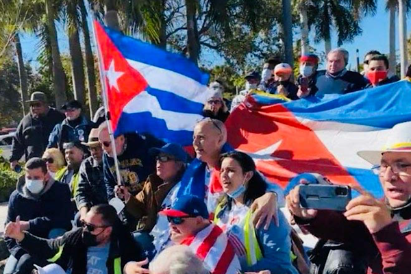 Çin Küba’ya desteğini açıkladı