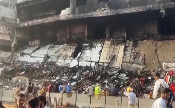 Pakistan’daki yangında hayatını kaybedenlerin sayısı 60’a yükseldi