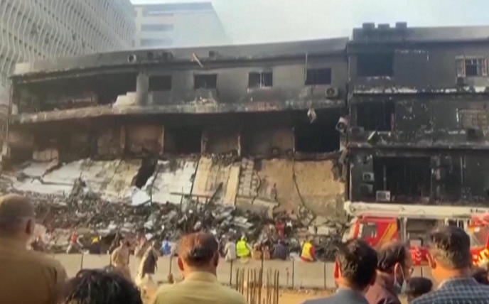 Pakistan’daki yangında hayatını kaybedenlerin sayısı 60’a yükseldi