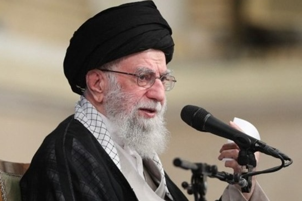 Hamaney, protestocuların Trump’ı memnun etmeye çalışan vandallar olduğunu söyledi