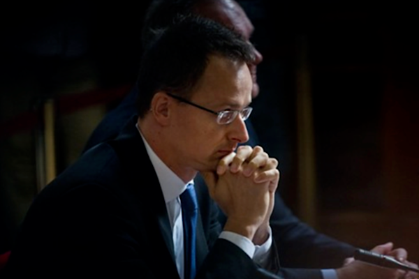 Szijjarto: Macaristan, Ukrayna’da askeri varlık önerisini reddediyor