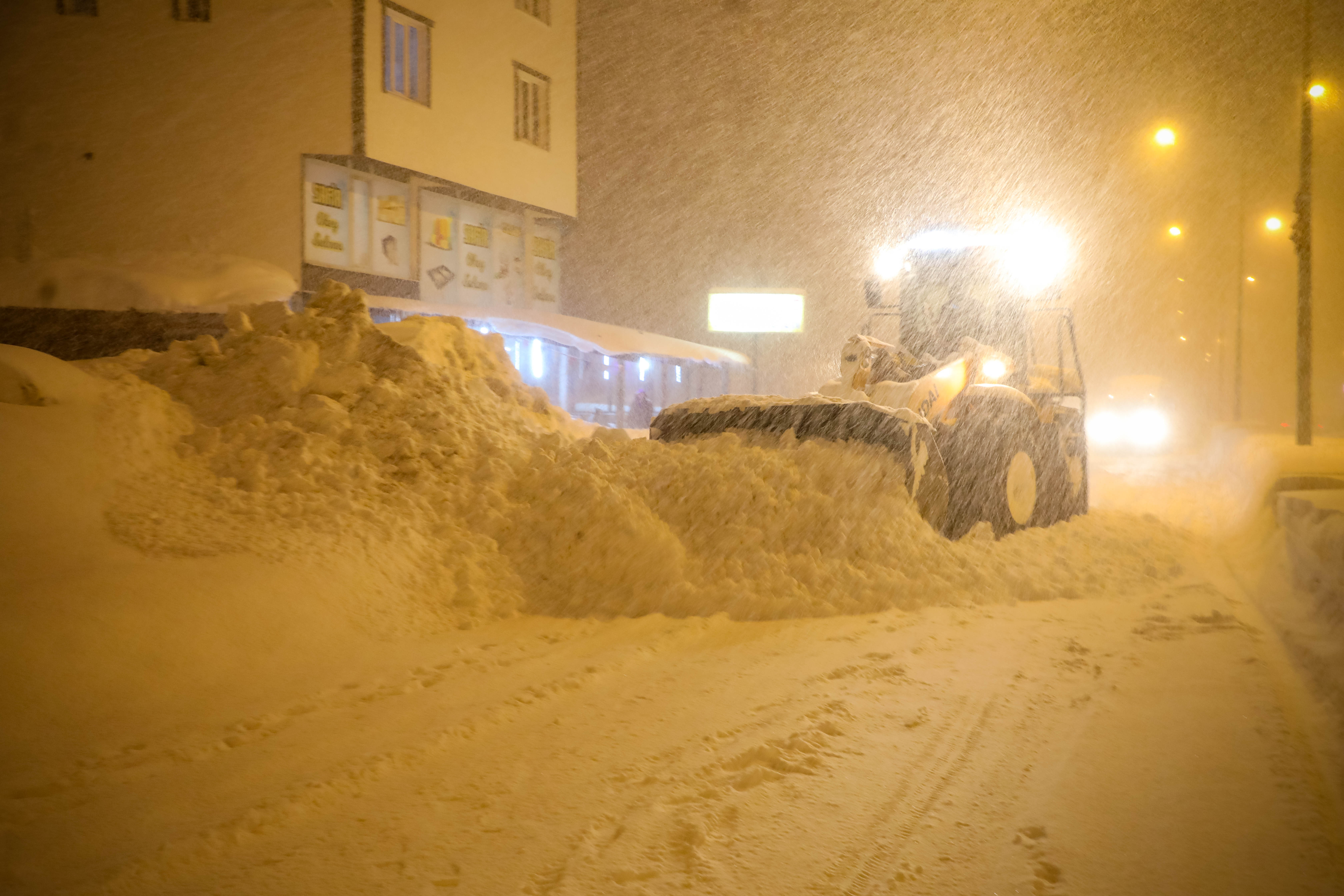Başkan Tanğlay, karla mücadele çalışmalarını inceledi