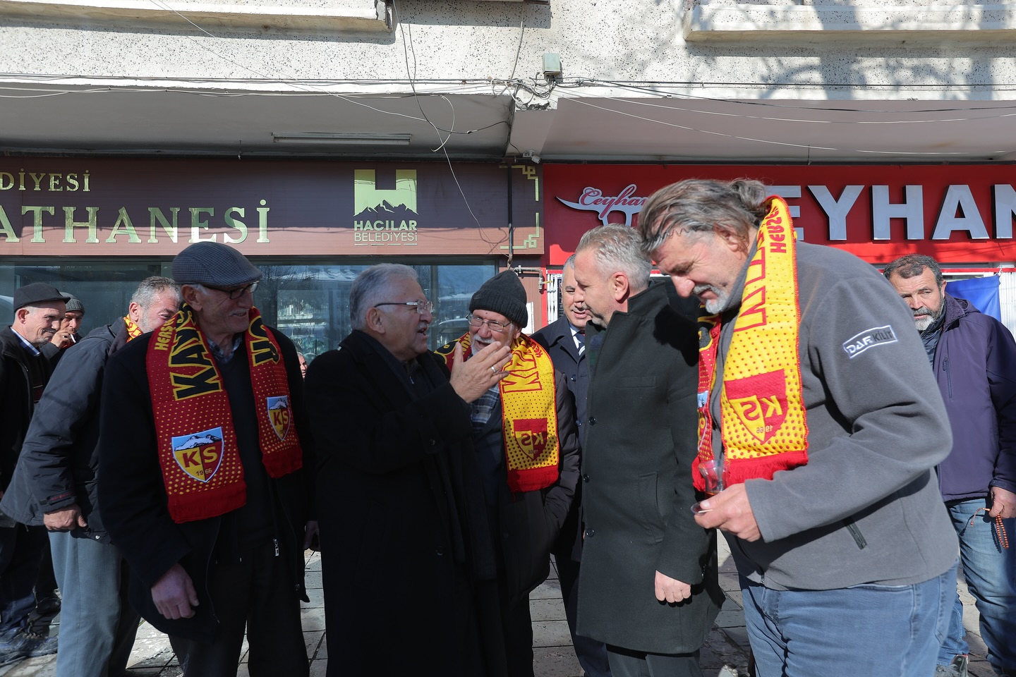 Başkan Büyükkılıç, Hacılar’da vatandaşlarla buluştu