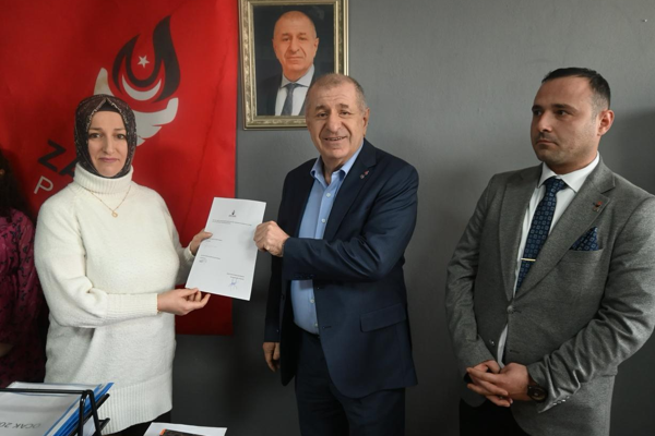 Özdağ’dan Zafer Partisi Bağcılar İlçe Başkanlığı’na ziyaret