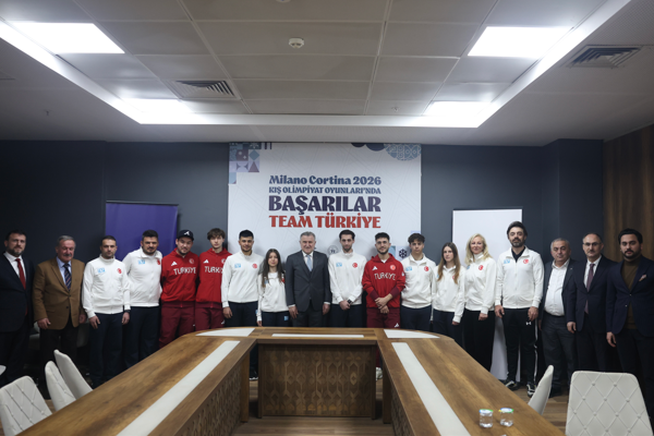 Bakan Bak, Kış Olimpiyat Oyunları’na katılacak sporcularla buluştu