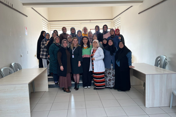 İZMEK kurs merkezlerinde sağlık eğitimi verildi