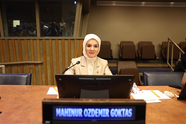 Bakan Göktaş’tan Yıldızlar Türkiye şampiyonu Topuz’a tebrik