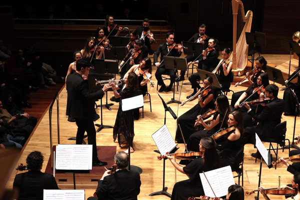 İzmir Oda Orkestrası, Vary ve Shokhakimov ile sahne aldı