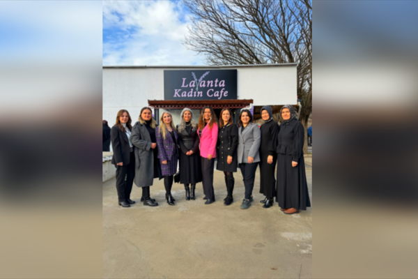 Harmancık’ta Lavanta Kadın Kafe açıldı