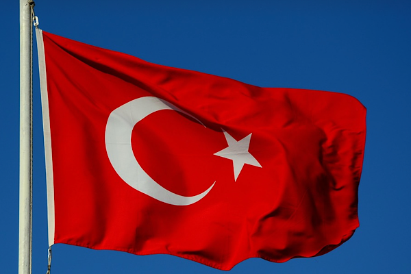 Siyasiler’den Türk bayrağına yapılan saldırıya ilişkin kınama mesajı