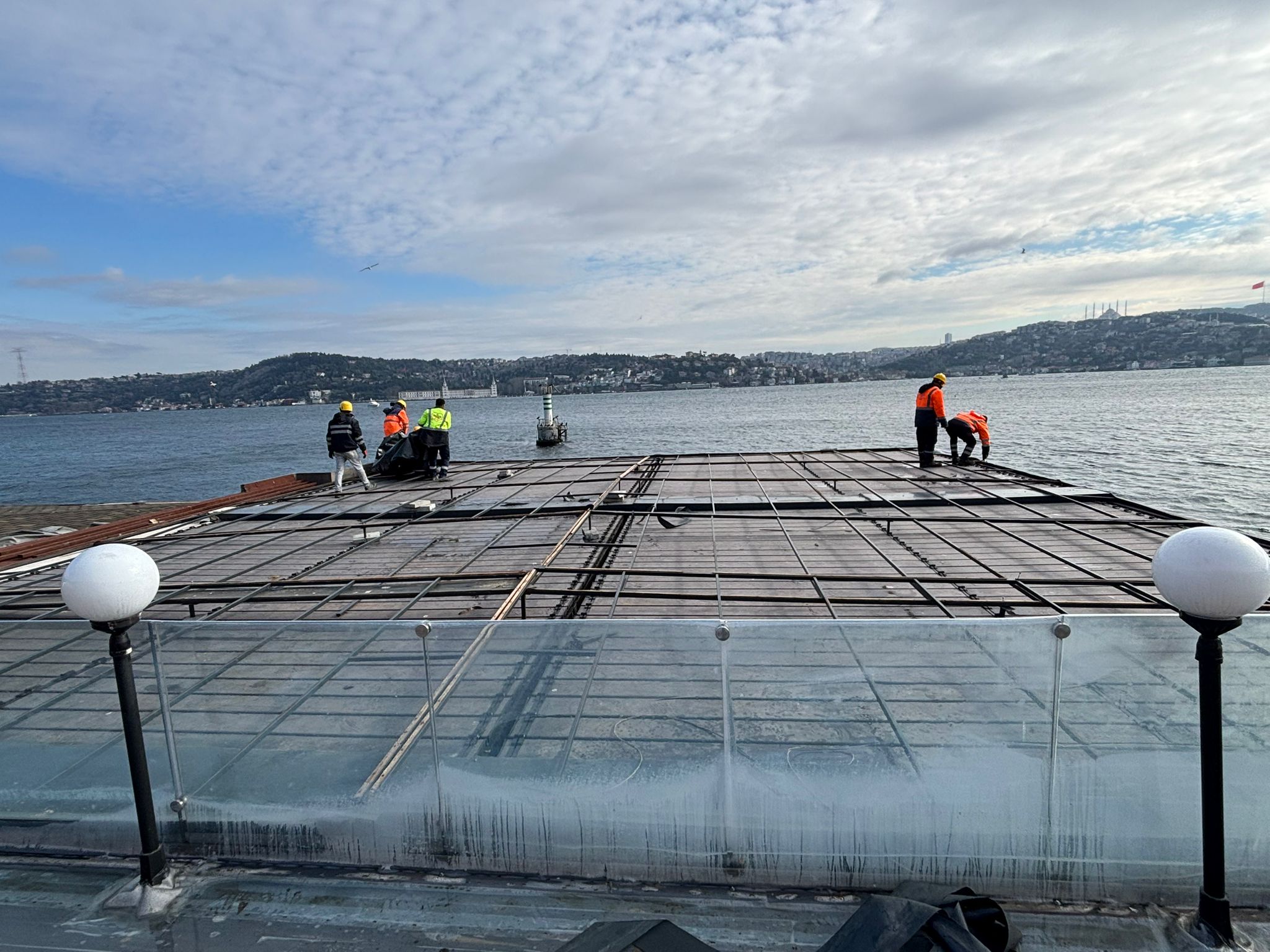 Boğaz’daki kaçak yapıların yıkımları sürdürülüyor
