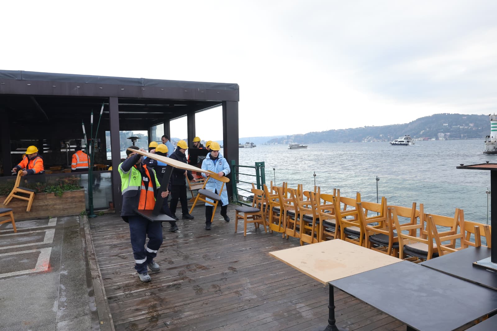 Boğaz’daki kaçak yapıların yıkımları sürdürülüyor