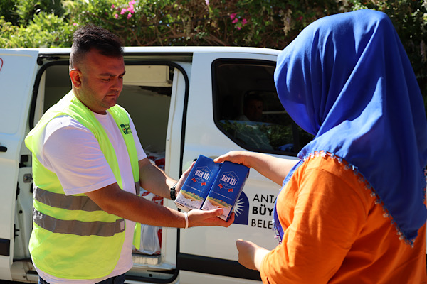 Antalya’da 1 yılda 773 bin litreyi aşkın süt desteği sağlandı