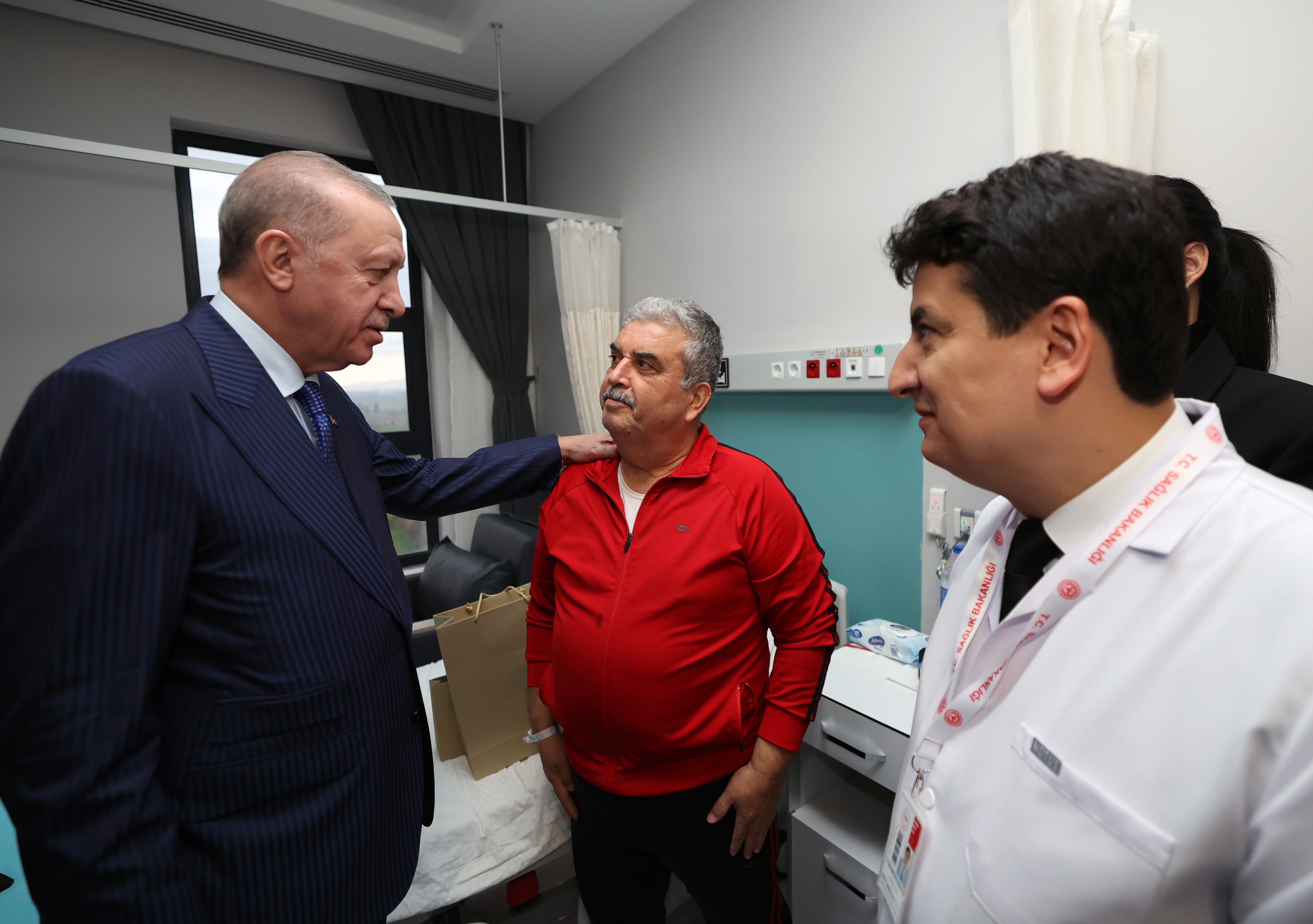 Erdoğan’dan Aydın Şehir Hastanesi’nde tedavi gören hastalara ziyaret