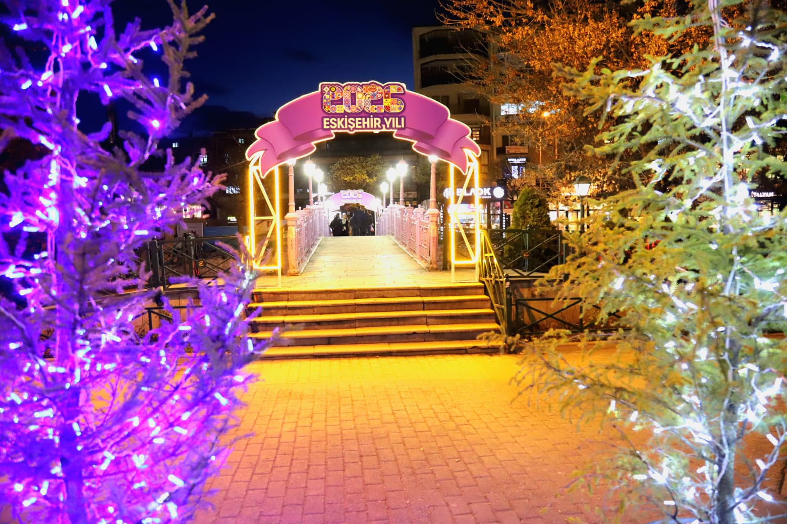 Eşkişehir yeni yıla özel ışıklandırıldı