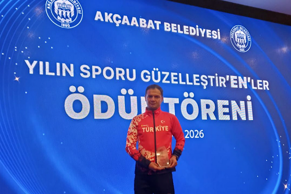 Öztürk’e “Yılın Sporu Güzelleştiren Özel Sporcusu” ödülü